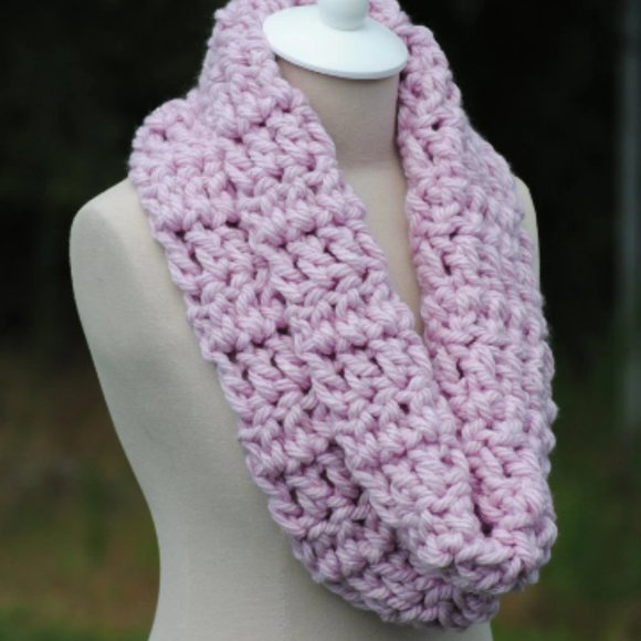 Crochet Baby Pink Thick Cowl/New - Picture 3 of 4